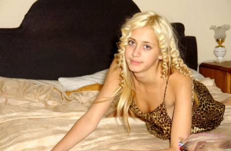 Young amateur sports tight curls in her blonde hair while wearing lingerie 62993439