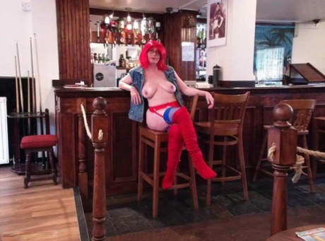 Redheaded amateur Barby Slut exposes her tits and ass while tending bar 98032294