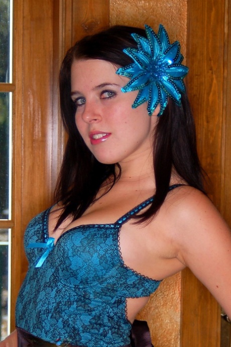 Sweet brunette teen Jasmine uncovers her natural tits and shaved pussy too 63192452
