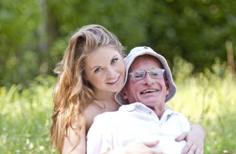 Sexy teen girl and her really old sugar daddy fuck out in the yard 20343568