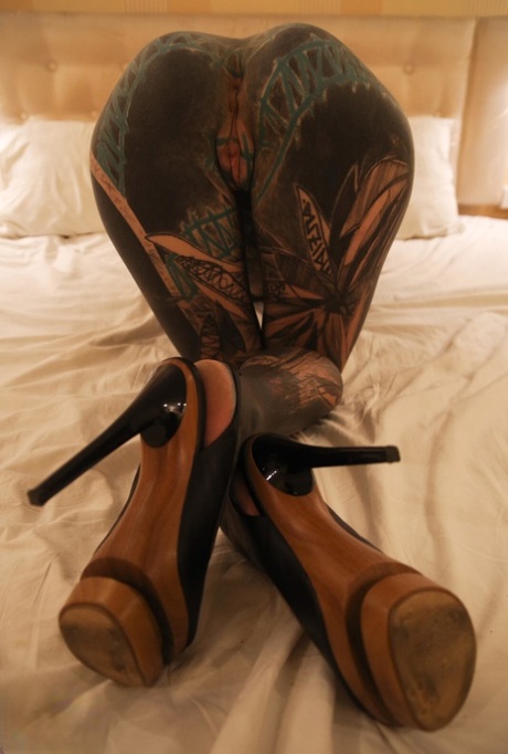 Heavily tattooed girl fists her pussy after masturbating with a sex toy 89790611