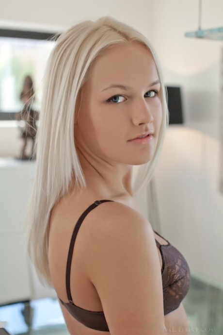 Charming blonde sweetheart Karina O simply loves stripping down 69060225
