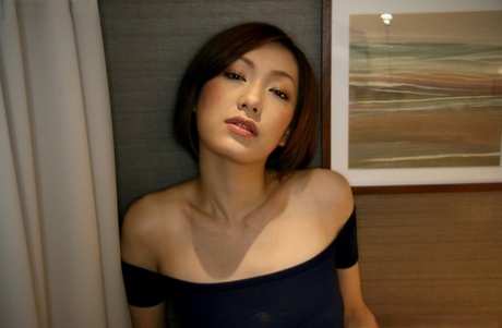 Petite Japanese girl Iino Nene gives a blowjob on her knees 30783835