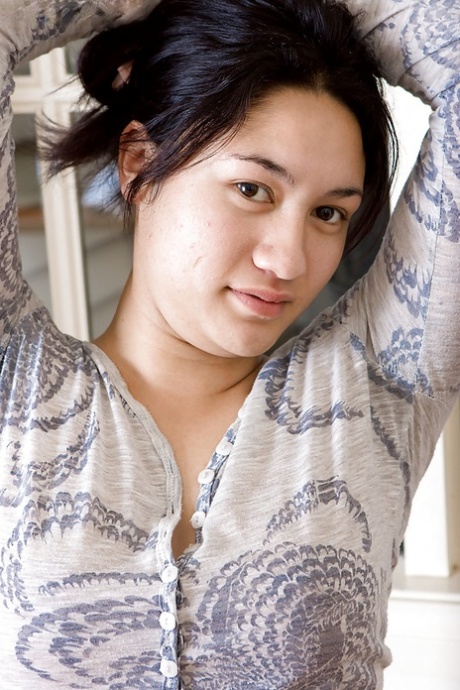 Asian first timer Angela B spreading hairy twat and masturbating 69575362