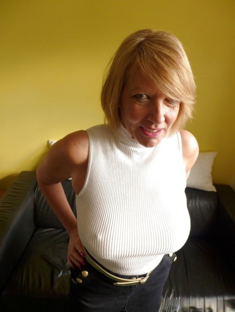 Clothed mature first timer unveiling large tits before masturbating 93855122